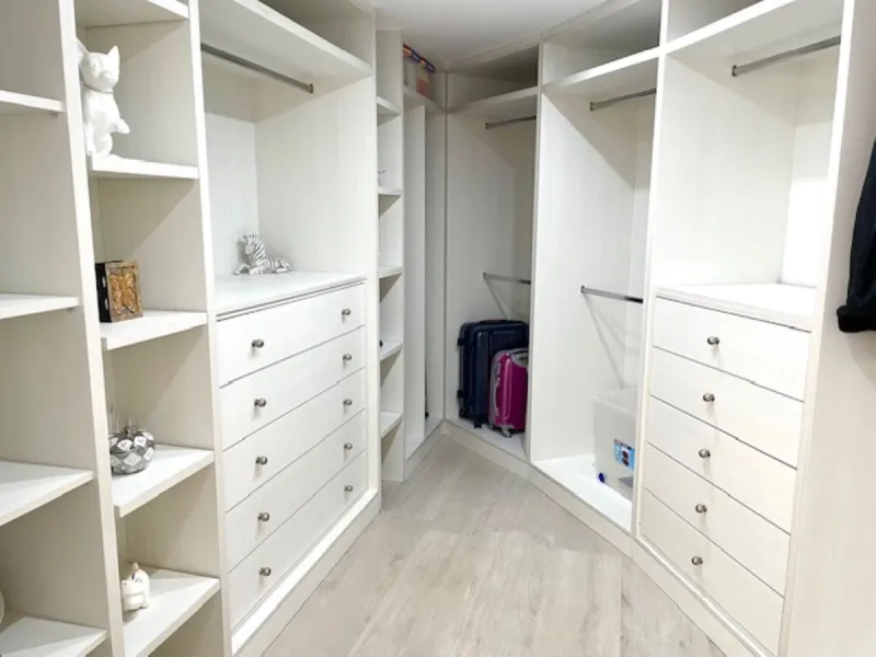 The house has been recently renovated throughout, in the main house you have 4 bedrooms, one bedroom is on the ground floor with a guest toilet, access to the main terrace from the bedroom, on the upper level you have three bedrooms, the largest of the be