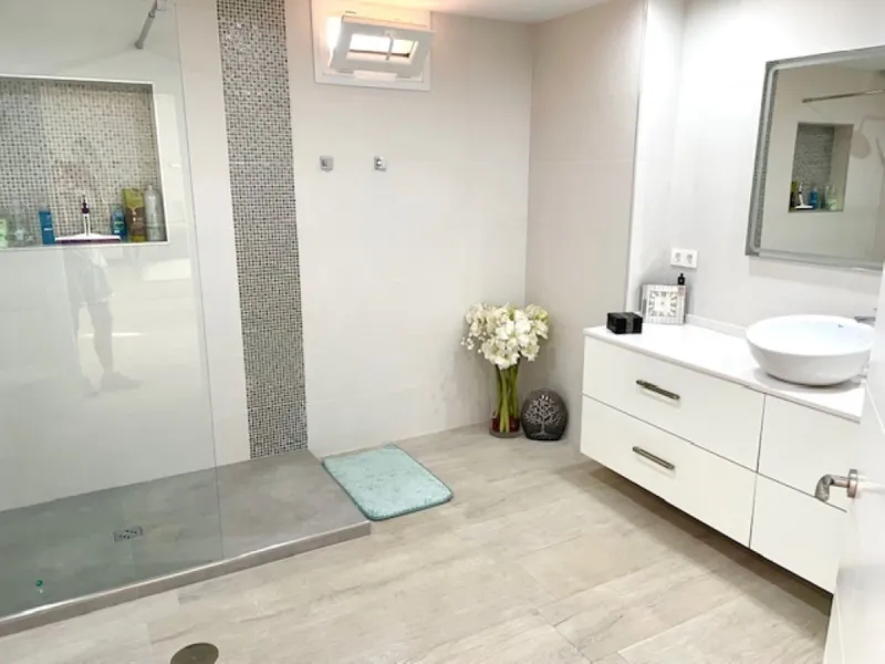 The house has been recently renovated throughout, in the main house you have 4 bedrooms, one bedroom is on the ground floor with a guest toilet, access to the main terrace from the bedroom, on the upper level you have three bedrooms, the largest of the be