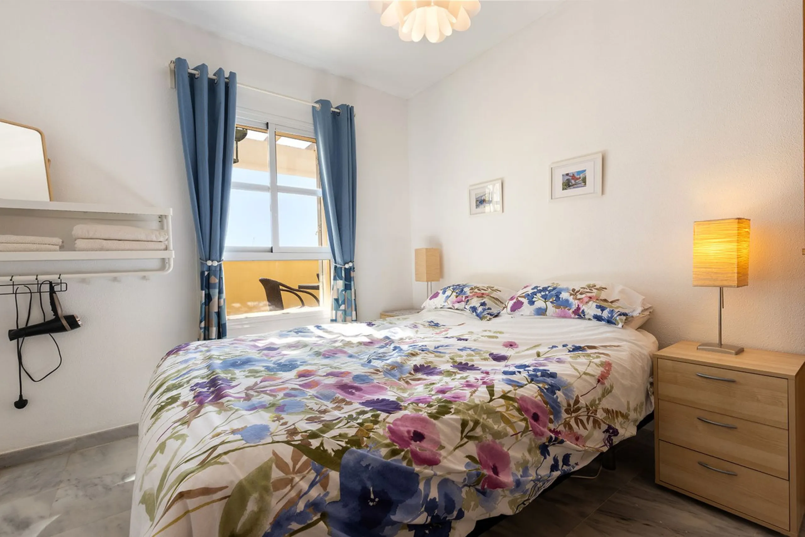 A beautiful South West facing penthouse with a roof terrace, amazing views, walking distance to public transport and local amenities, underground parking, a storage room and on a community which allows short term rentals (subject to the new buyer going th