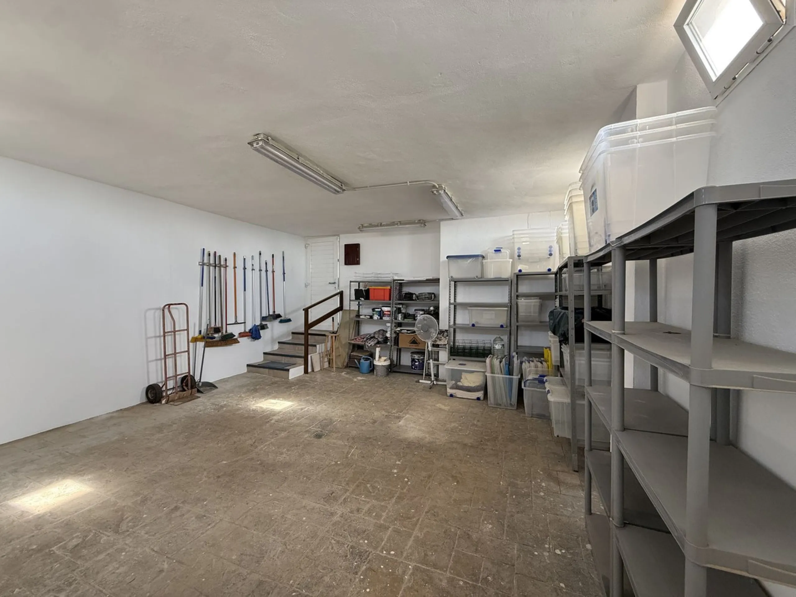 The house has been recently renovated throughout, in the main house you have 4 bedrooms, one bedroom is on the ground floor with a guest toilet, access to the main terrace from the bedroom, on the upper level you have three bedrooms, the largest of the be