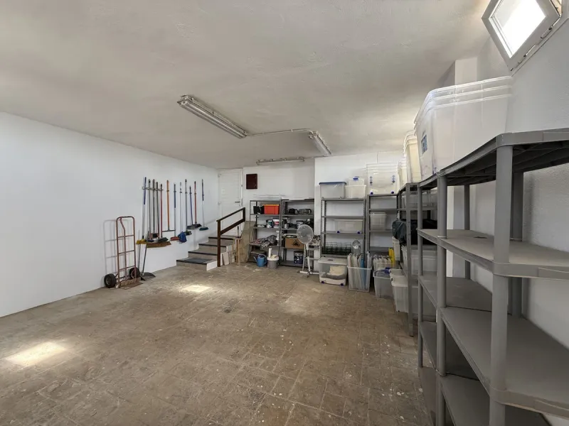 The house has been recently renovated throughout, in the main house you have 4 bedrooms, one bedroom is on the ground floor with a guest toilet, access to the main terrace from the bedroom, on the upper level you have three bedrooms, the largest of the be