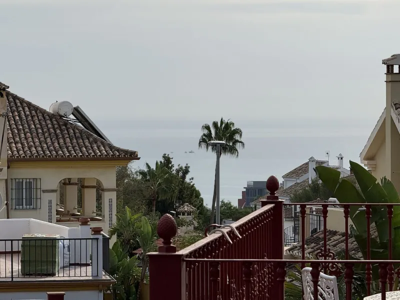 House - Semi-Detached House в продаже в Benalmadena, Málaga. В доме 5 спален и 4 ванных комнат. Площадь дома 174 м²