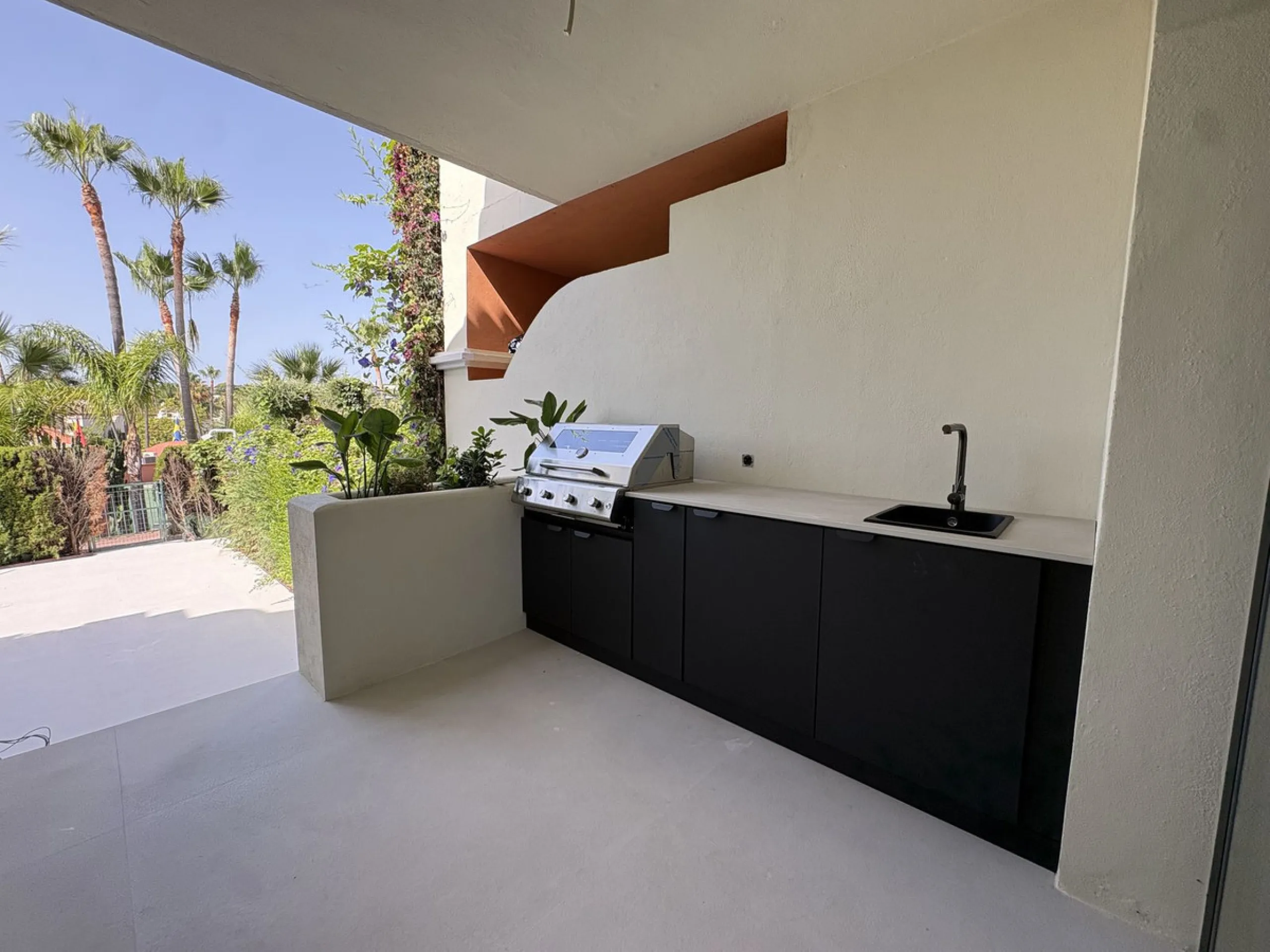 House - Townhouse в продаже в Marbella, Málaga. В доме 4 спален и 5 ванных комнат. Площадь дома 269 м². Площадь участка 60 м²