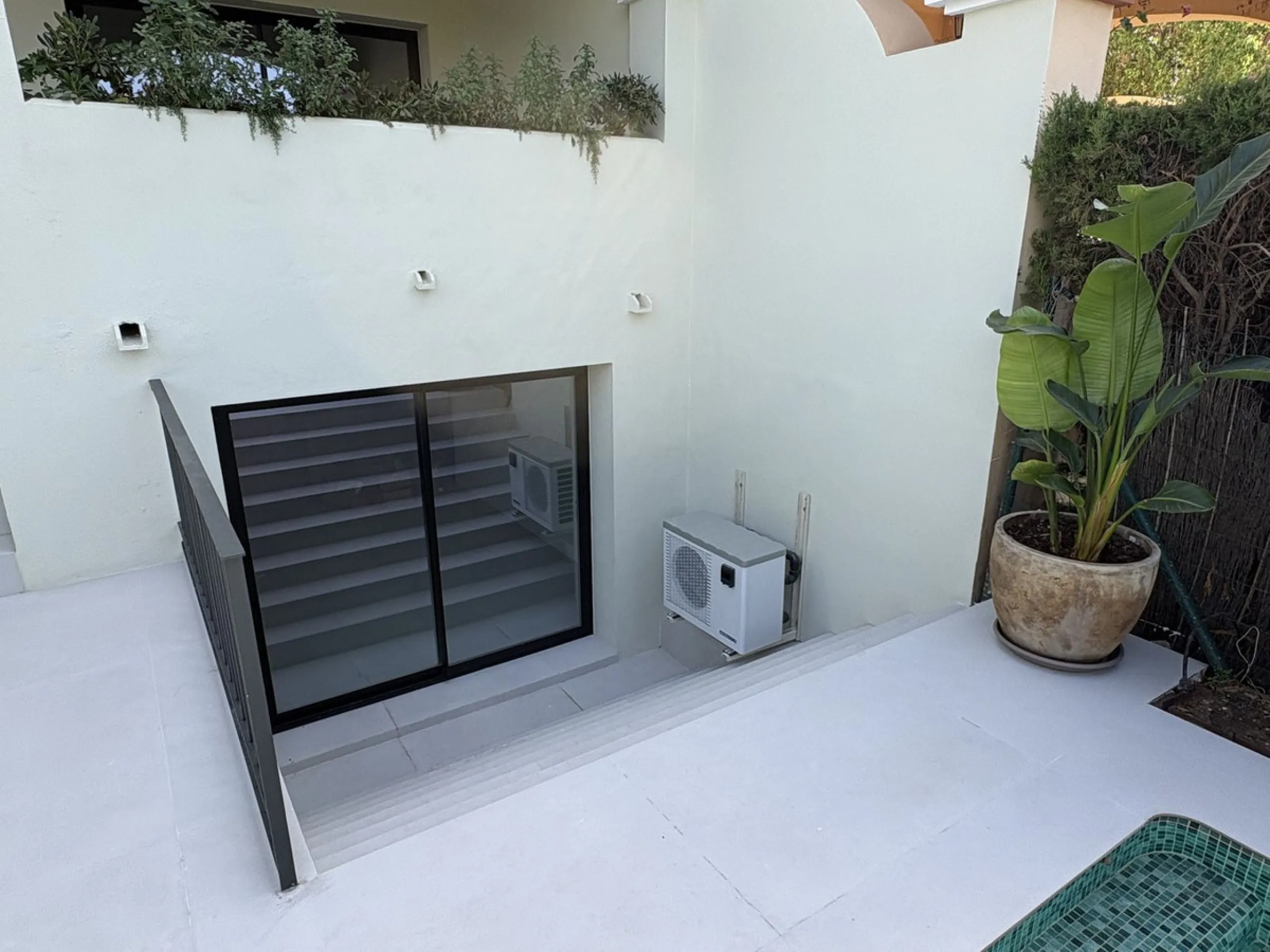 House - Townhouse в продаже в Marbella, Málaga. В доме 4 спален и 5 ванных комнат. Площадь дома 269 м². Площадь участка 60 м²