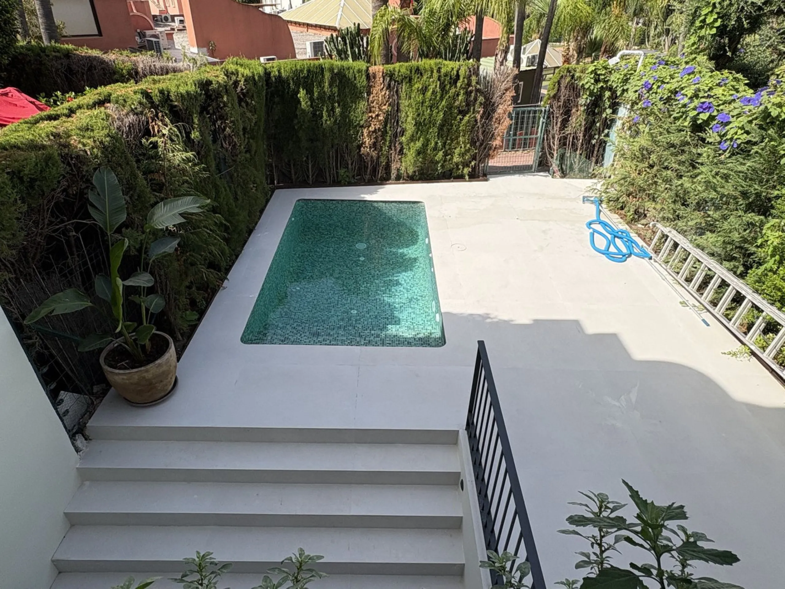House - Townhouse в продаже в Marbella, Málaga. В доме 4 спален и 5 ванных комнат. Площадь дома 269 м². Площадь участка 60 м²