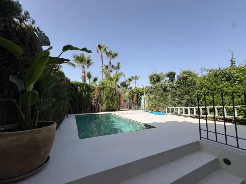House - Townhouse в продаже в Marbella, Málaga. В доме 4 спален и 5 ванных комнат. Площадь дома 269 м². Площадь участка 60 м²
