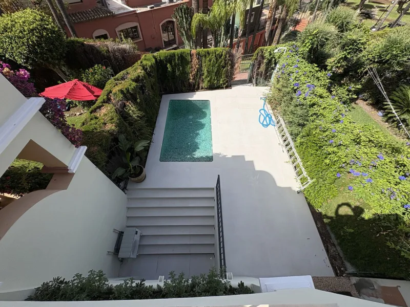 House - Townhouse в продаже в Marbella, Málaga. В доме 4 спален и 5 ванных комнат. Площадь дома 269 м². Площадь участка 60 м²