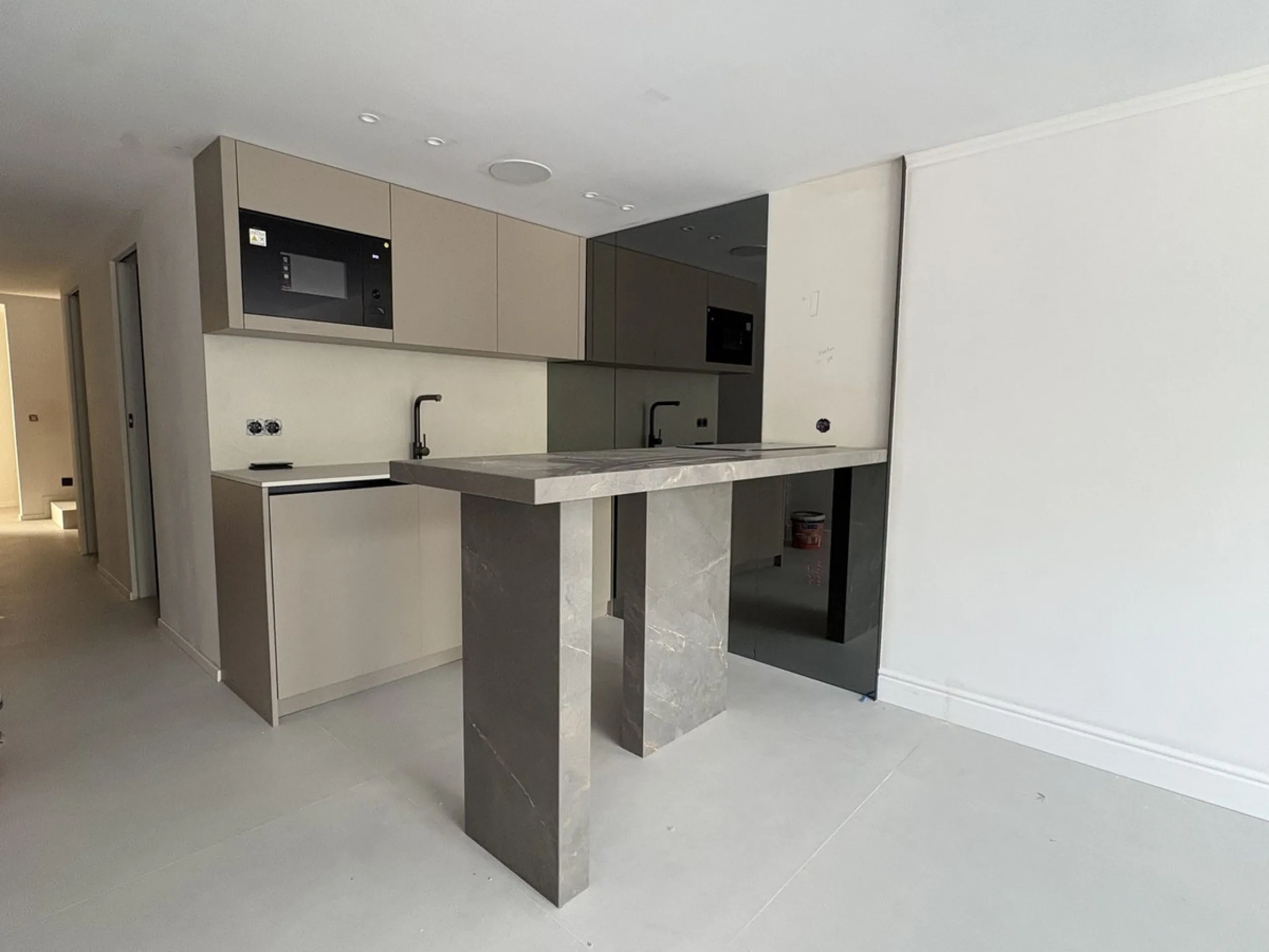 House - Townhouse в продаже в Marbella, Málaga. В доме 4 спален и 5 ванных комнат. Площадь дома 269 м². Площадь участка 60 м²