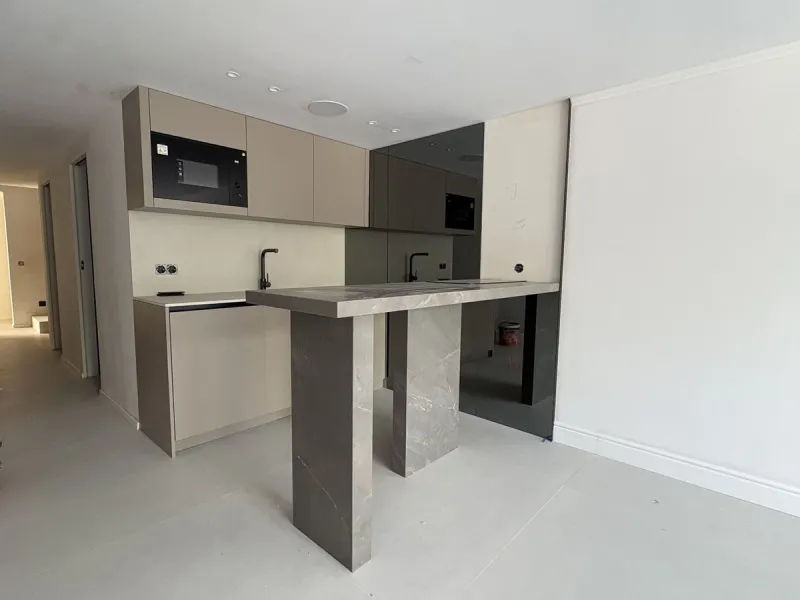 House - Townhouse в продаже в Marbella, Málaga. В доме 4 спален и 5 ванных комнат. Площадь дома 269 м². Площадь участка 60 м²