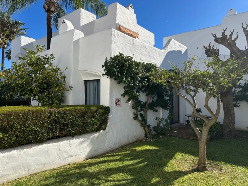 House - Townhouse в продаже в Estepona, Málaga. В доме 2 спален и 2 ванных комнат. Площадь дома 120 м²