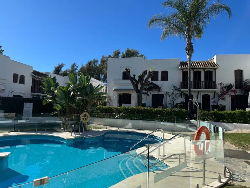 BEACHSIDE Townhouse for Sale in Villa Cana, Estepona – Spacious Outdoor Living & Great Potential