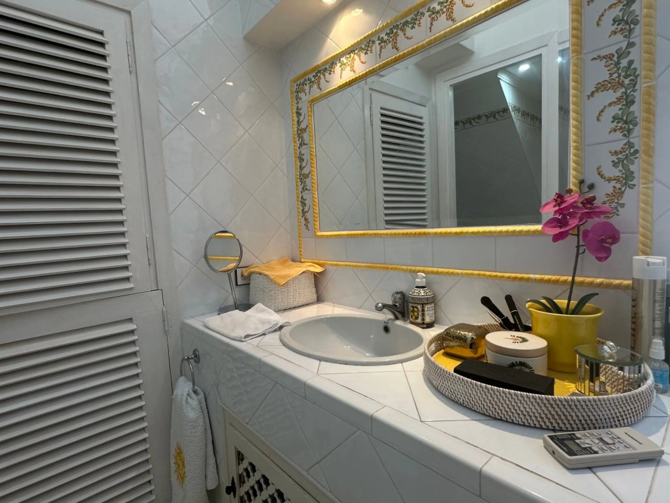 BEACHSIDE Townhouse for Sale in Villa Cana, Estepona – Spacious Outdoor Living & Great Potential