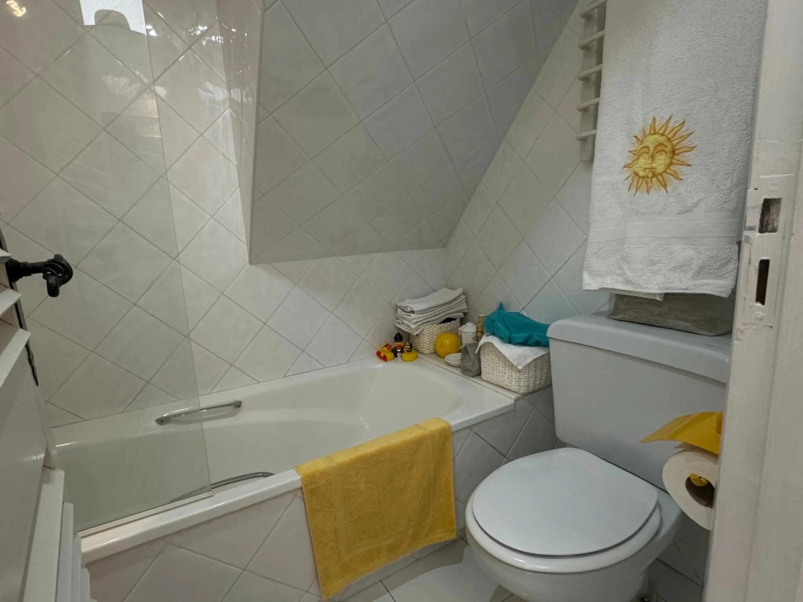 BEACHSIDE Townhouse for Sale in Villa Cana, Estepona – Spacious Outdoor Living & Great Potential