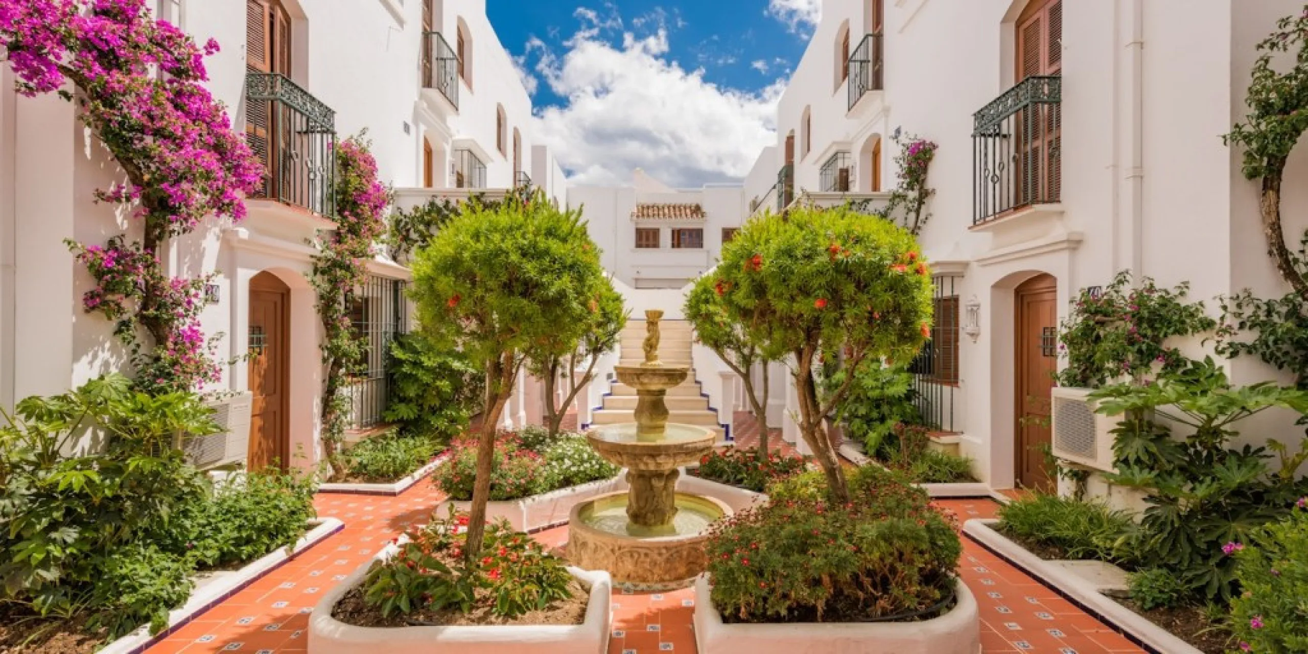 BEACHSIDE Townhouse for Sale in Villa Cana, Estepona – Spacious Outdoor Living & Great Potential