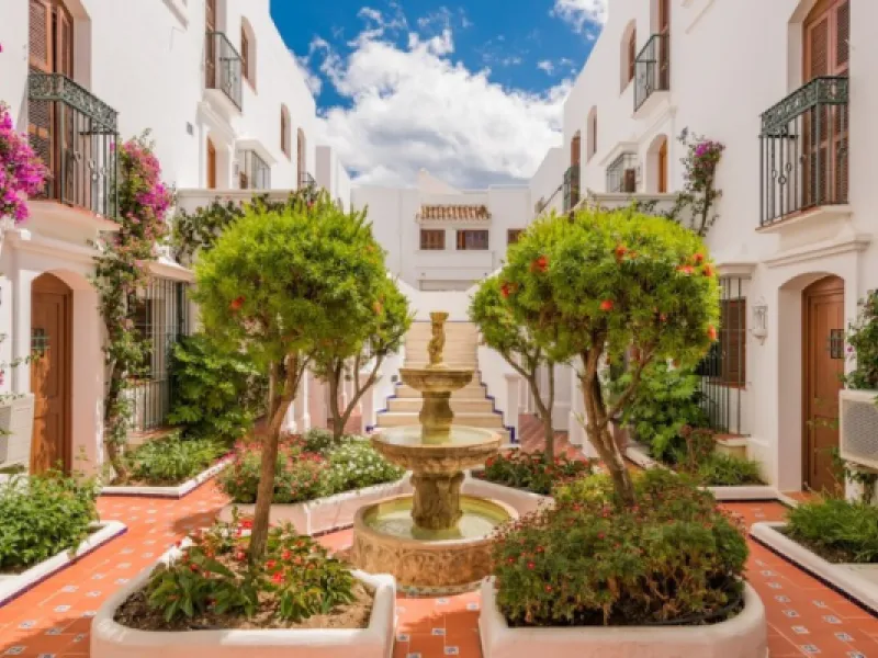 BEACHSIDE Townhouse for Sale in Villa Cana, Estepona – Spacious Outdoor Living & Great Potential