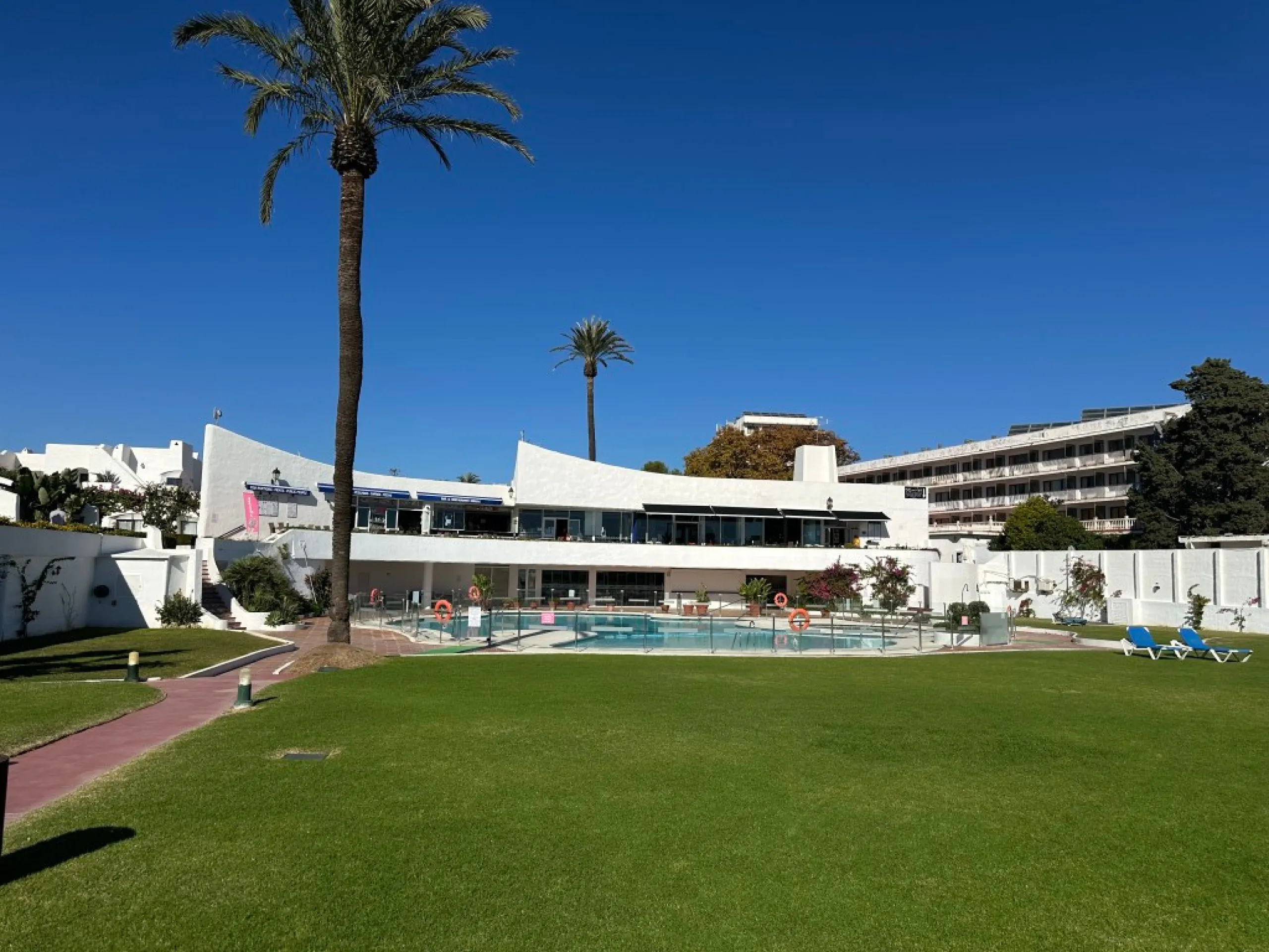 BEACHSIDE Townhouse for Sale in Villa Cana, Estepona – Spacious Outdoor Living & Great Potential