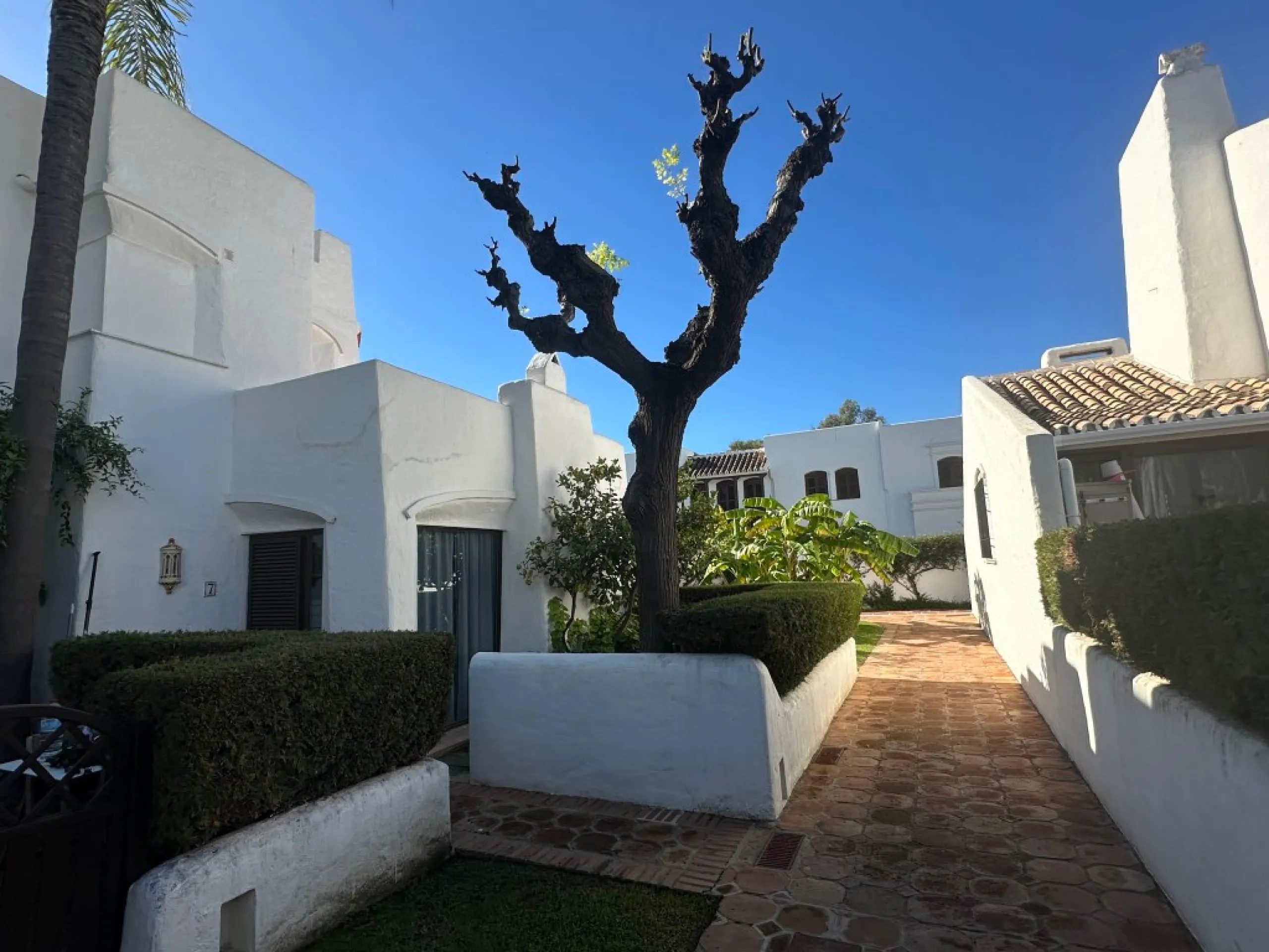 BEACHSIDE Townhouse for Sale in Villa Cana, Estepona – Spacious Outdoor Living & Great Potential