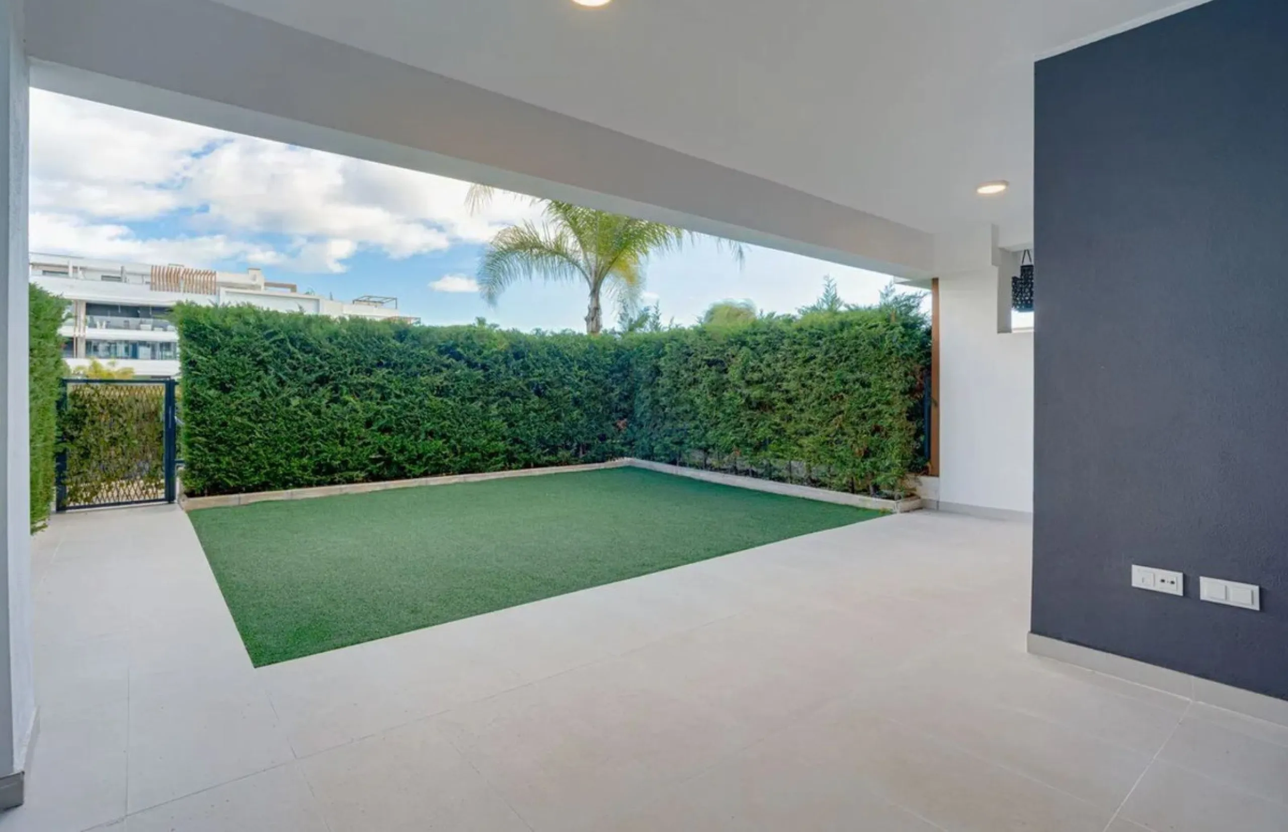 Charming Renovated Ground-Floor Apartment in Los Miradores del Sol (Phase 1), Estepona – Private Garden, Modern Finishes, and Steps from the Beach!