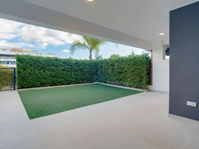 Charming Renovated Ground-Floor Apartment in Los Miradores del Sol (Phase 1), Estepona – Private Garden, Modern Finishes, and Steps from the Beach!