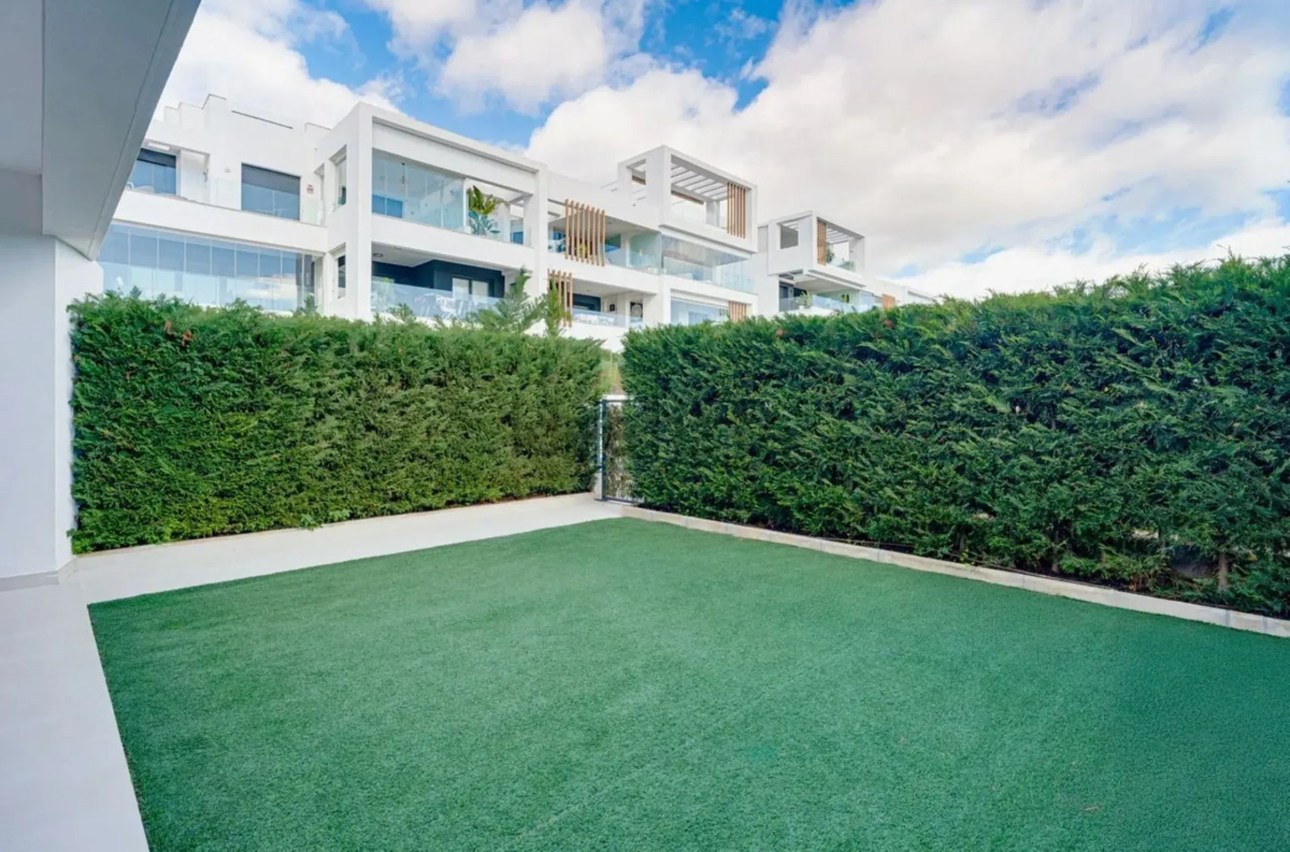 Charming Renovated Ground-Floor Apartment in Los Miradores del Sol (Phase 1), Estepona – Private Garden, Modern Finishes, and Steps from the Beach!