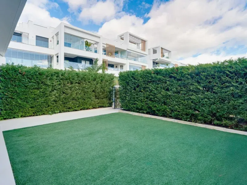 Charming Renovated Ground-Floor Apartment in Los Miradores del Sol (Phase 1), Estepona – Private Garden, Modern Finishes, and Steps from the Beach!