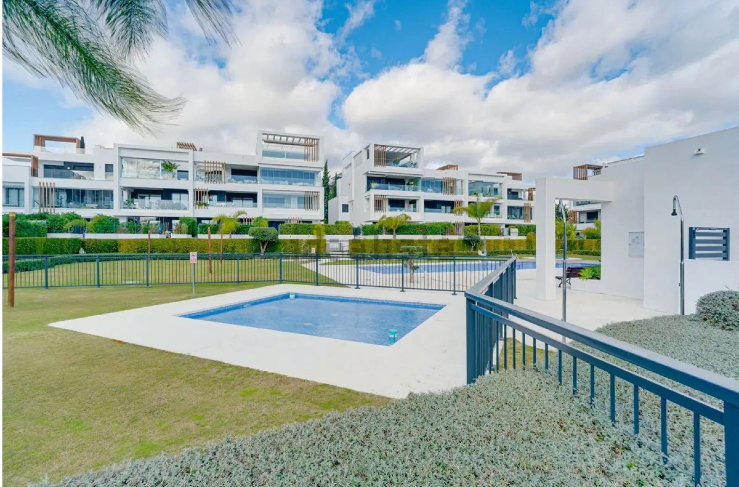Charming Renovated Ground-Floor Apartment in Los Miradores del Sol (Phase 1), Estepona – Private Garden, Modern Finishes, and Steps from the Beach!