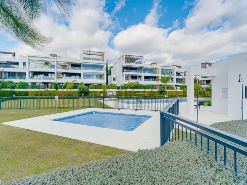 Charming Renovated Ground-Floor Apartment in Los Miradores del Sol (Phase 1), Estepona – Private Garden, Modern Finishes, and Steps from the Beach!