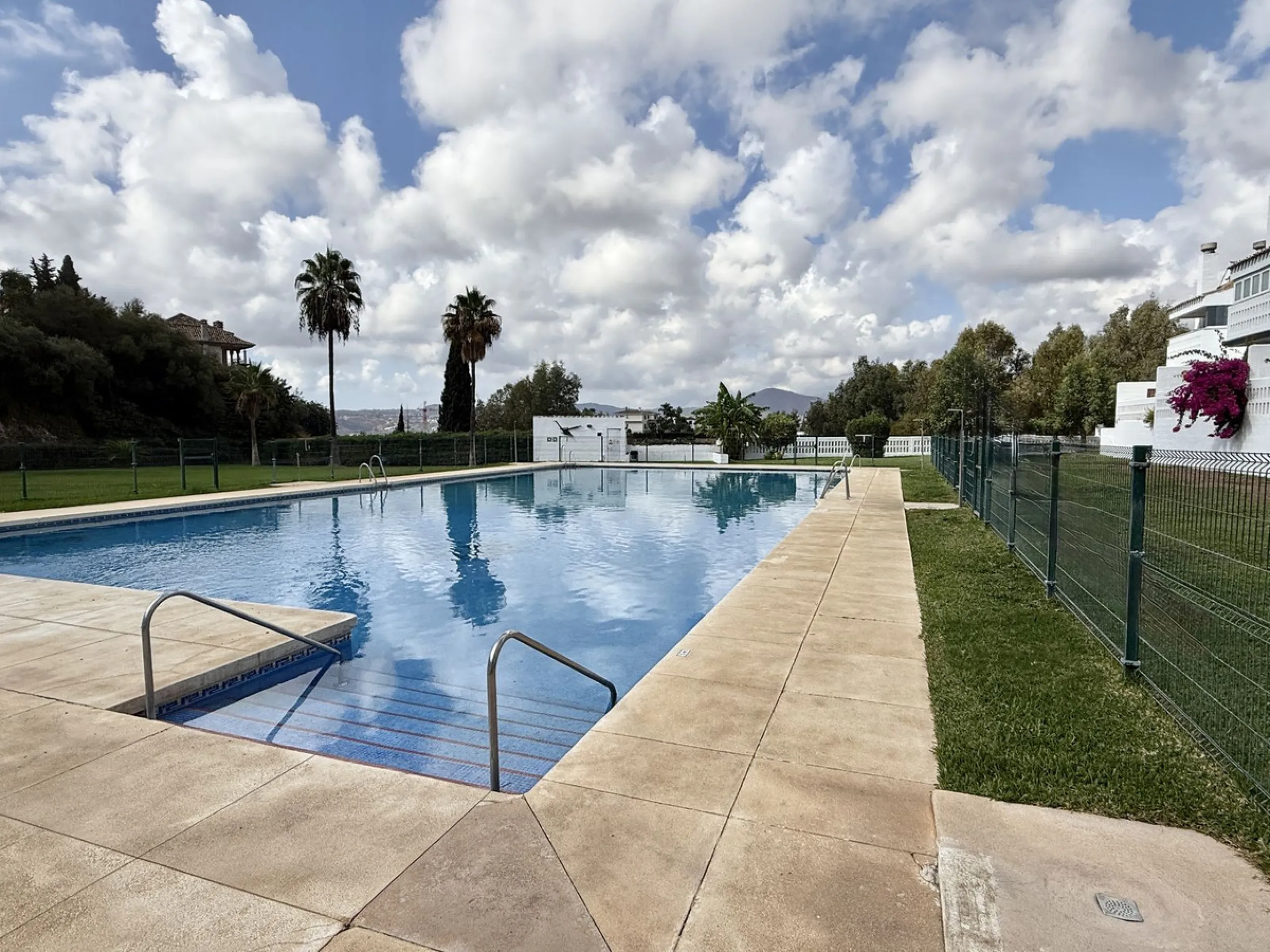 House - Townhouse в продаже в Mijas, Málaga. В доме 3 спален и 2 ванных комнат. Площадь дома 138 м²