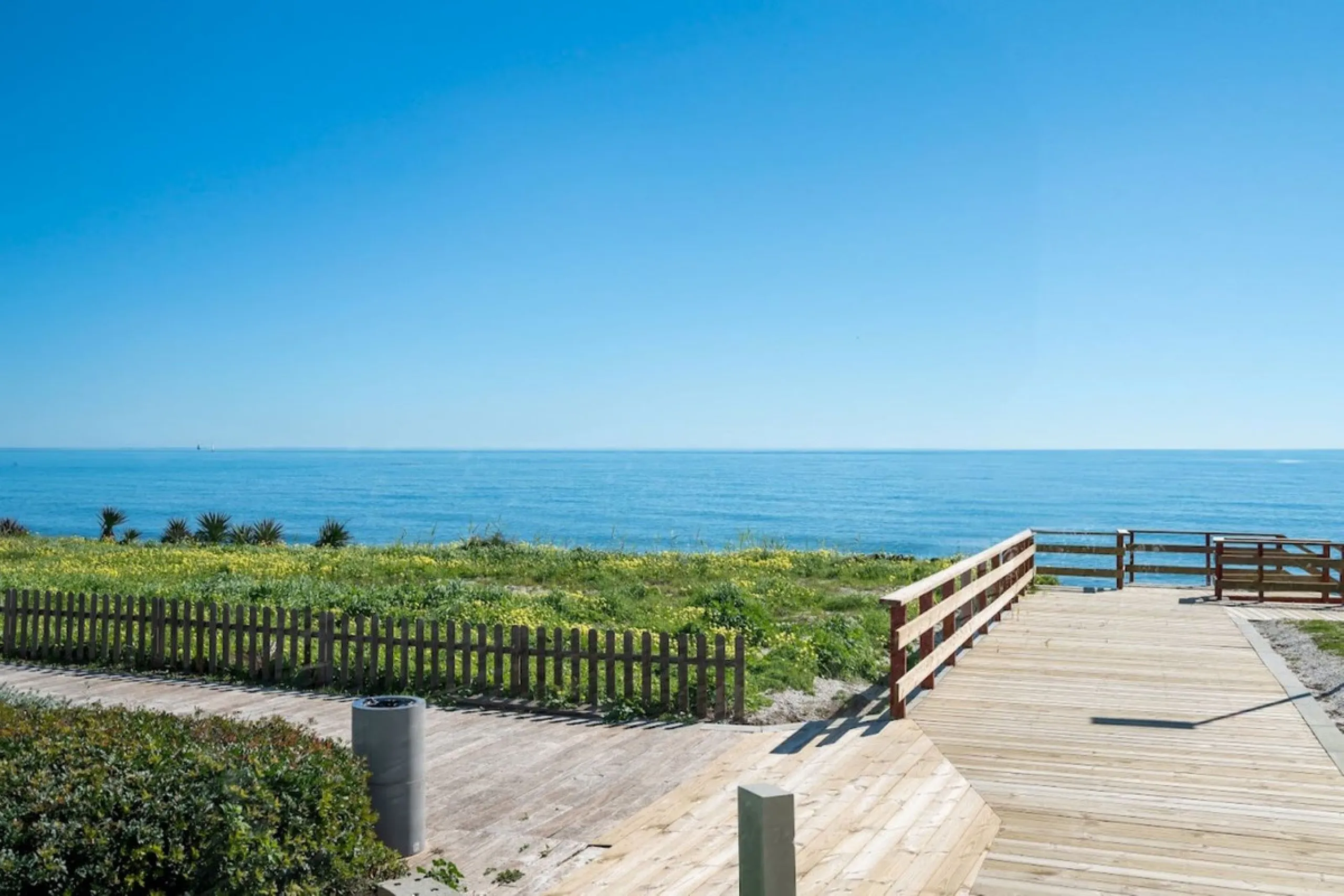 You want to hear the sound of the sea!