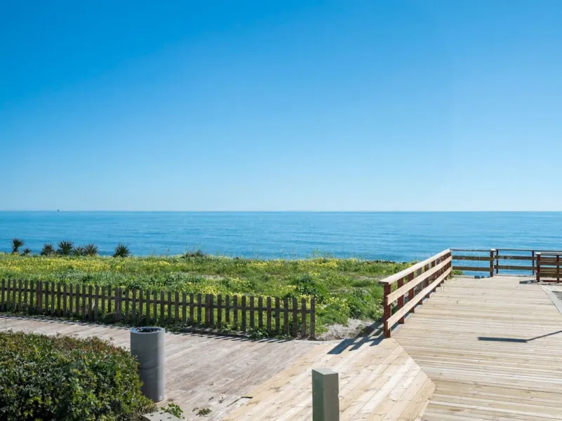 You want to hear the sound of the sea!