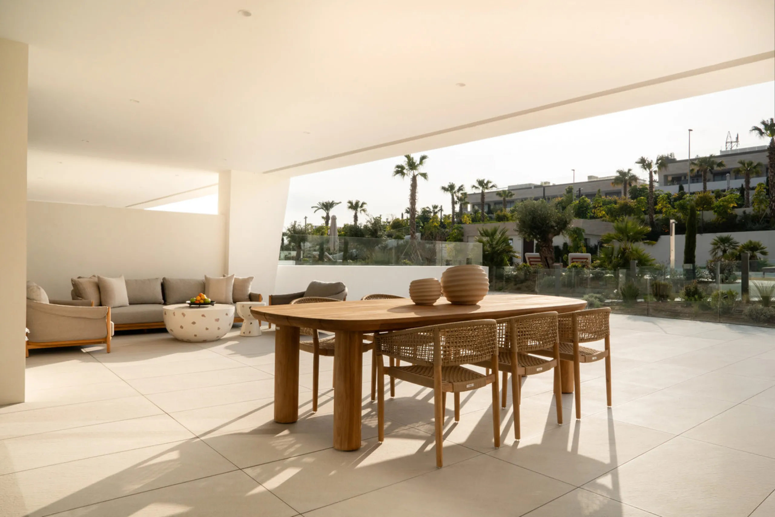 This exquisite 4-bedroom duplex in Epic Marbella by Fendi offers the ultimate in luxury living on Marbella's prestigious Golden Mile. With 337.94 m² of beautifully designed interiors and a 105.38 m² private terrace, this brand-new residence is the perfect