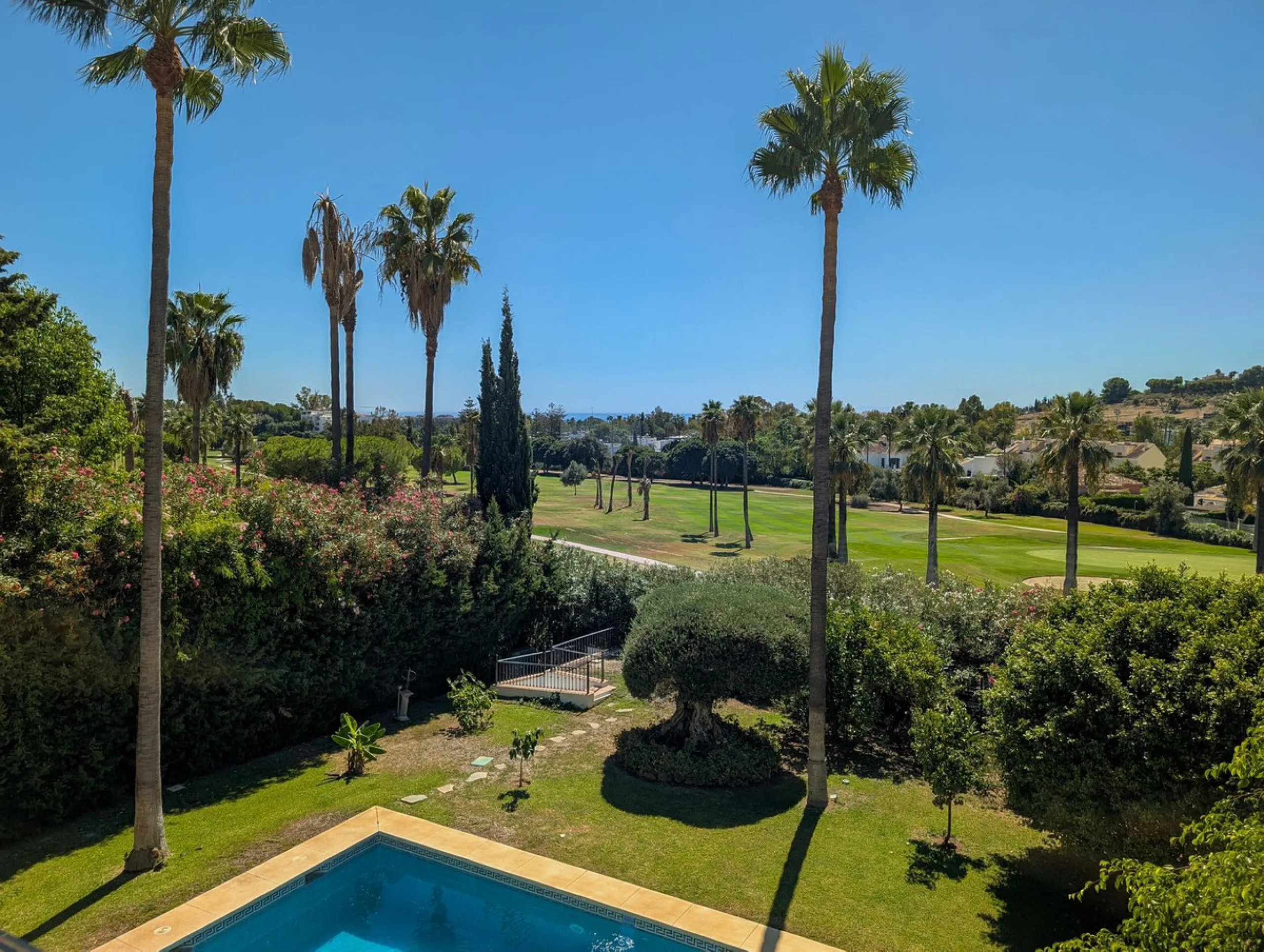 Frontline Golf Villa for Sale in Nueva Andalucía – Los Naranjos