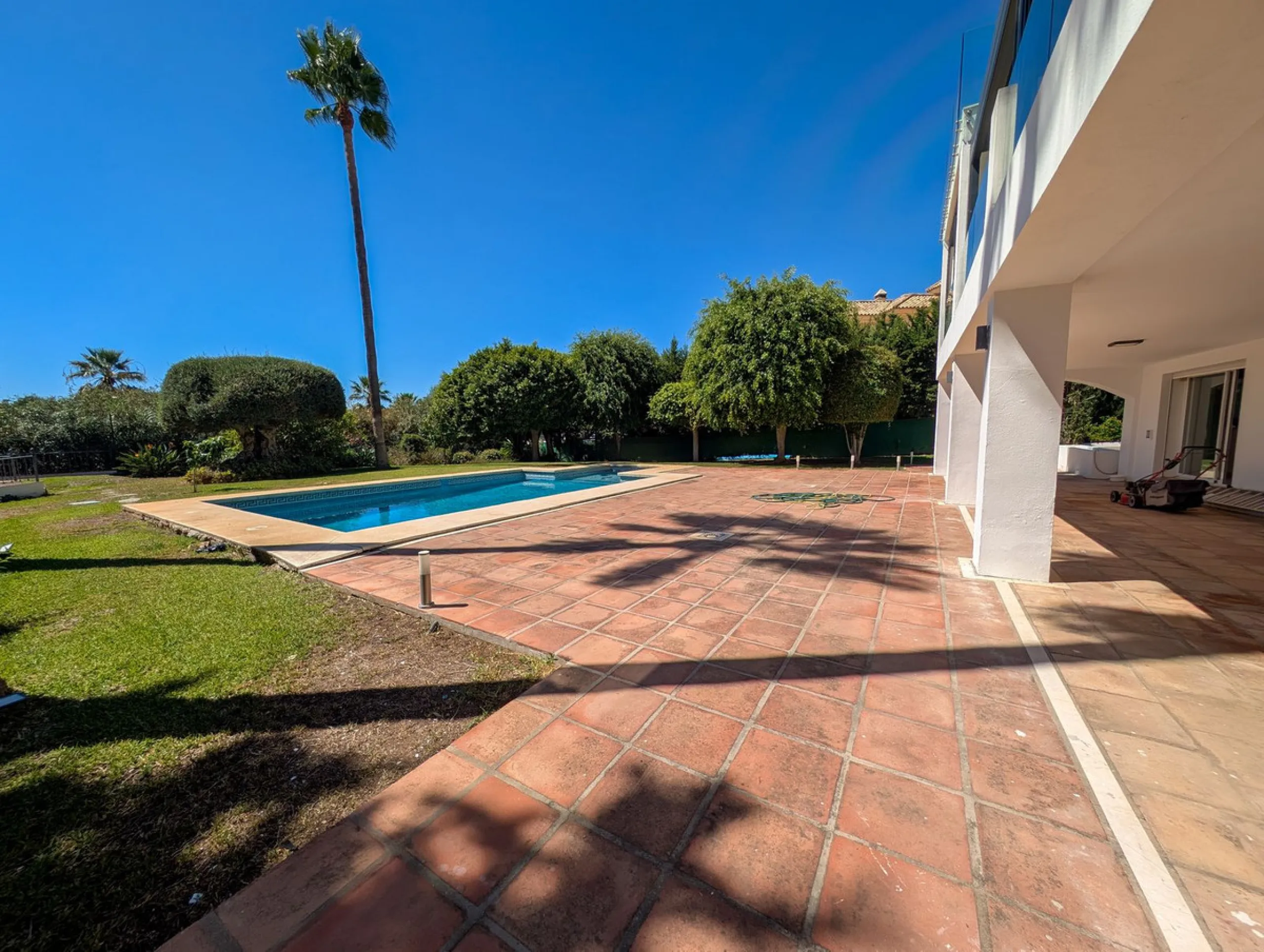 Frontline Golf Villa for Sale in Nueva Andalucía – Los Naranjos