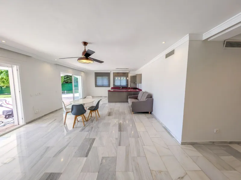 Frontline Golf Villa for Sale in Nueva Andalucía – Los Naranjos