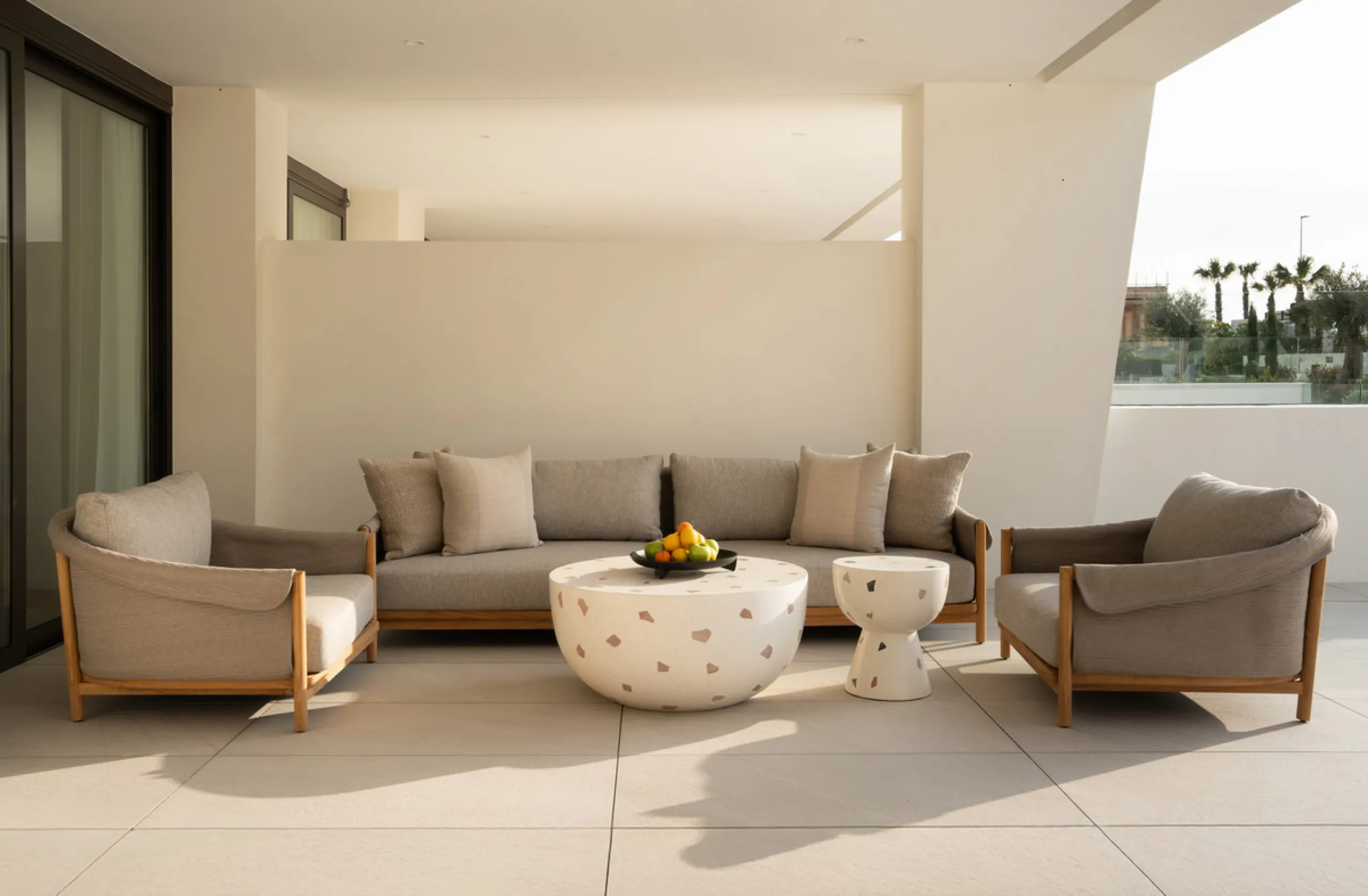 This exquisite 4-bedroom duplex in Epic Marbella by Fendi offers the ultimate in luxury living on Marbella's prestigious Golden Mile. With 337.94 m² of beautifully designed interiors and a 105.38 m² private terrace, this brand-new residence is the perfect