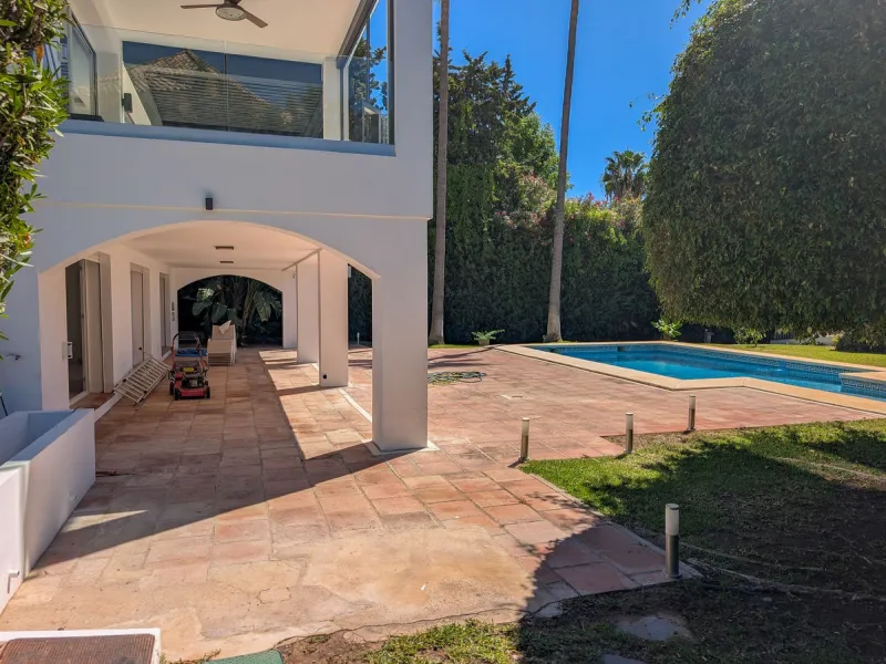 Frontline Golf Villa for Sale in Nueva Andalucía – Los Naranjos