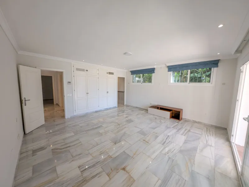 Frontline Golf Villa for Sale in Nueva Andalucía – Los Naranjos