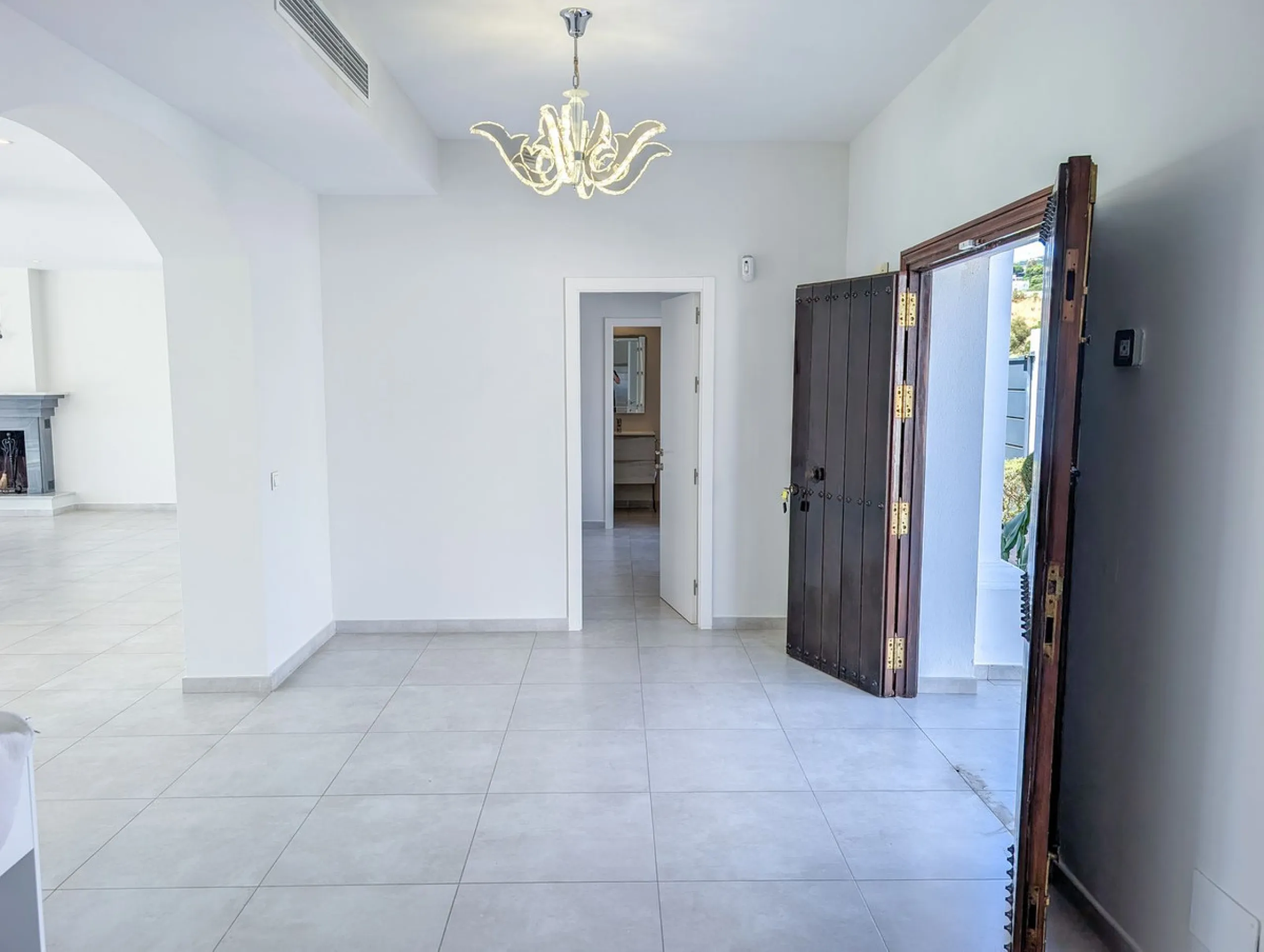 Frontline Golf Villa for Sale in Nueva Andalucía – Los Naranjos
