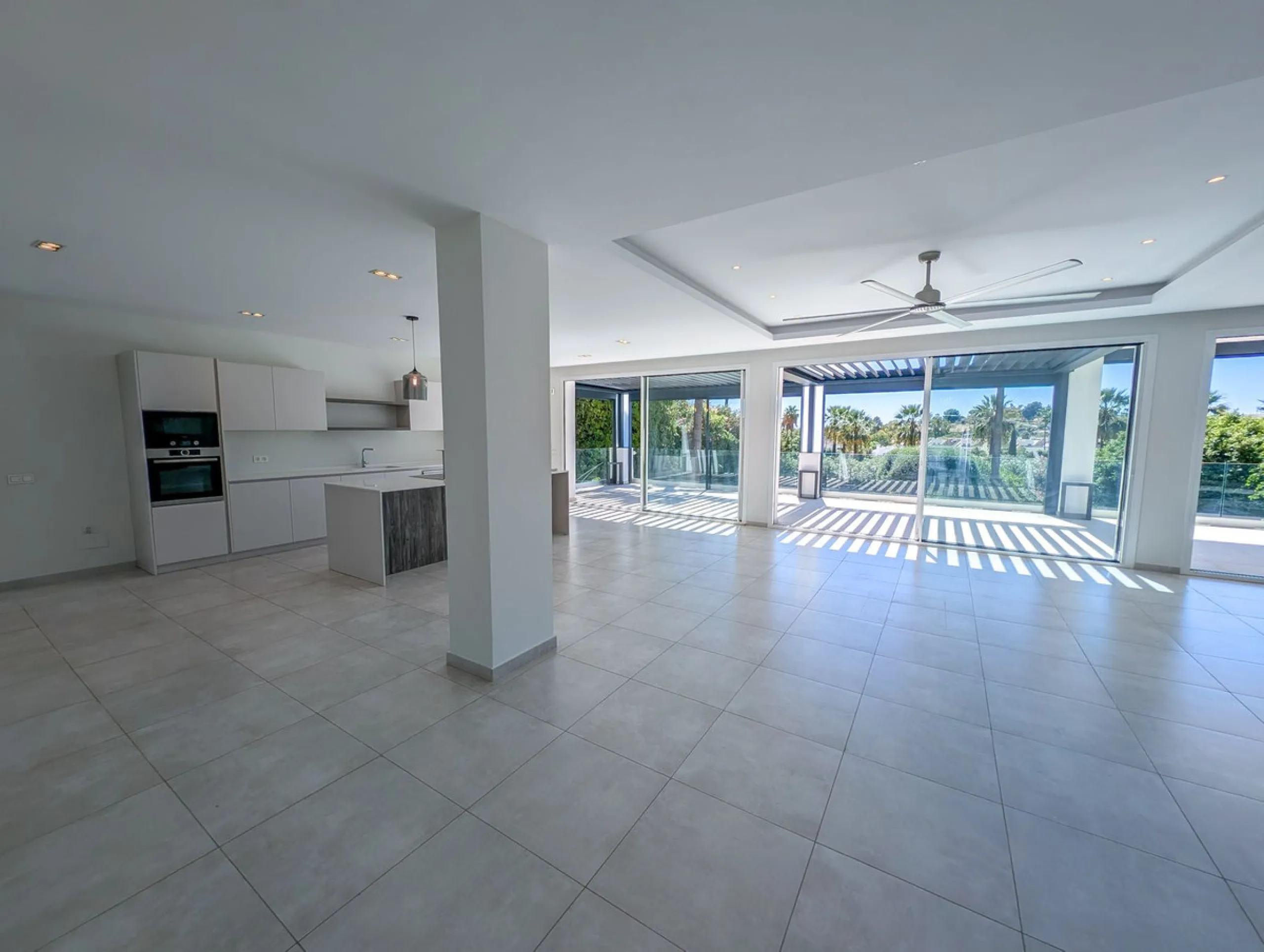 Frontline Golf Villa for Sale in Nueva Andalucía – Los Naranjos