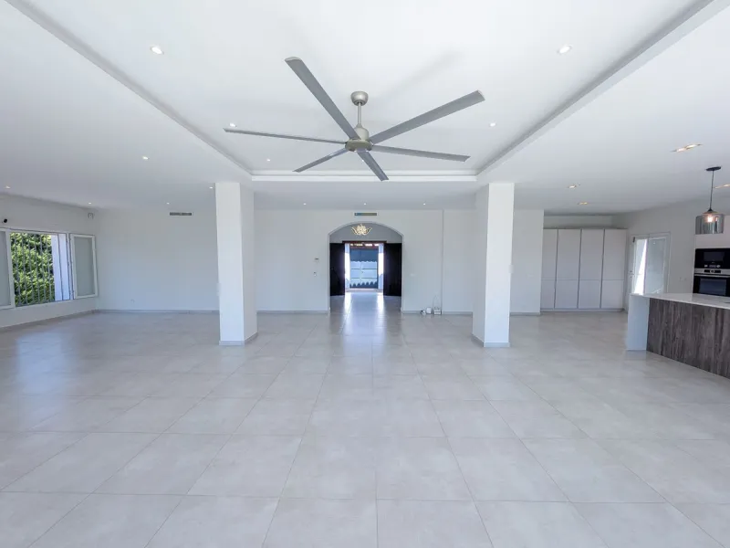 Frontline Golf Villa for Sale in Nueva Andalucía – Los Naranjos