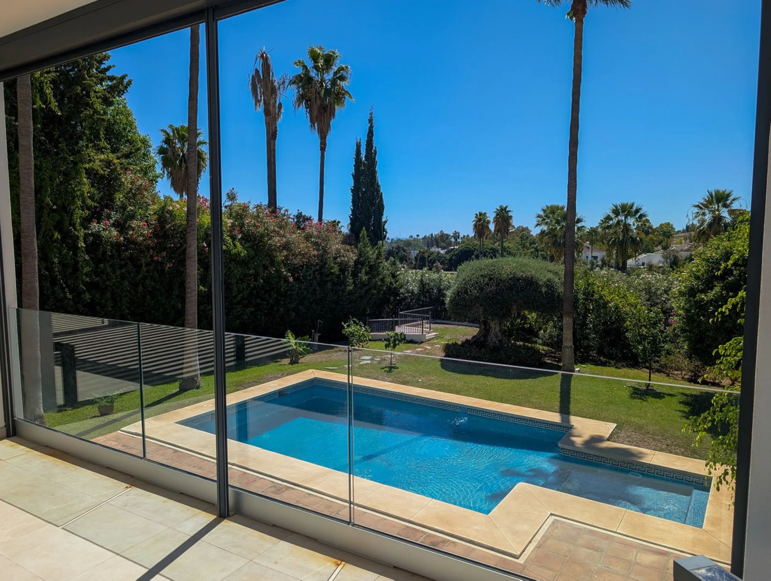 Frontline Golf Villa for Sale in Nueva Andalucía – Los Naranjos