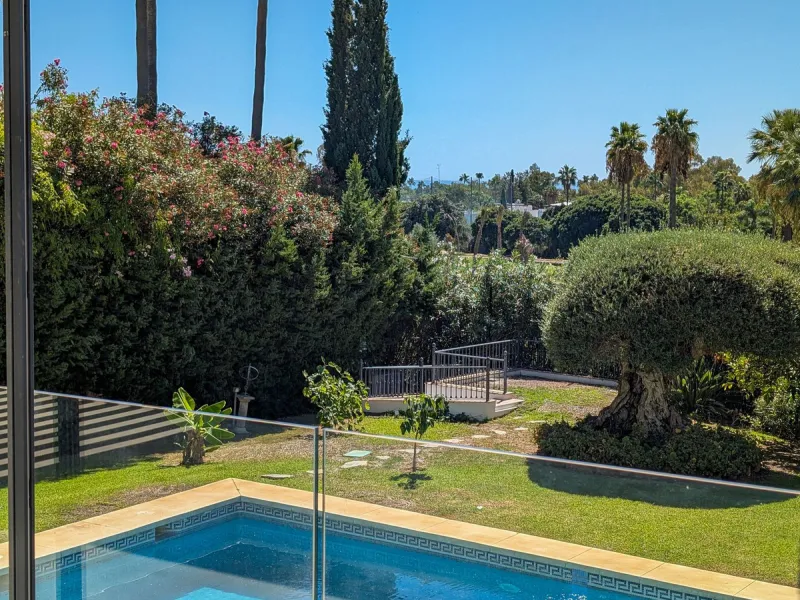 Frontline Golf Villa for Sale in Nueva Andalucía – Los Naranjos
