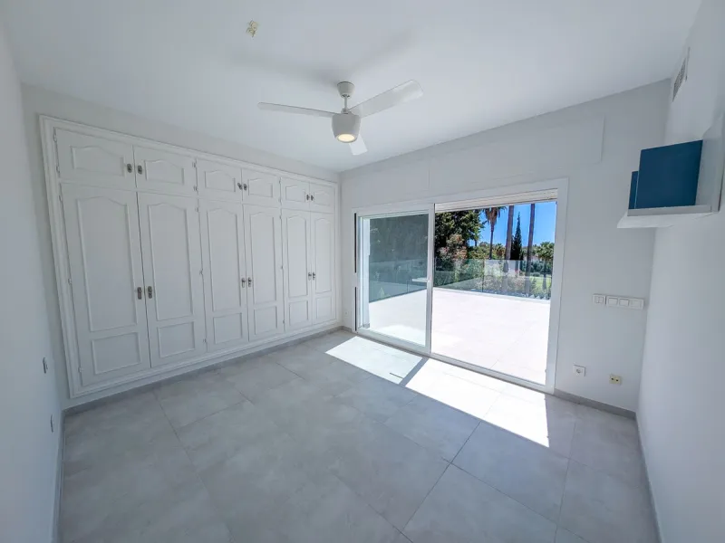 Frontline Golf Villa for Sale in Nueva Andalucía – Los Naranjos