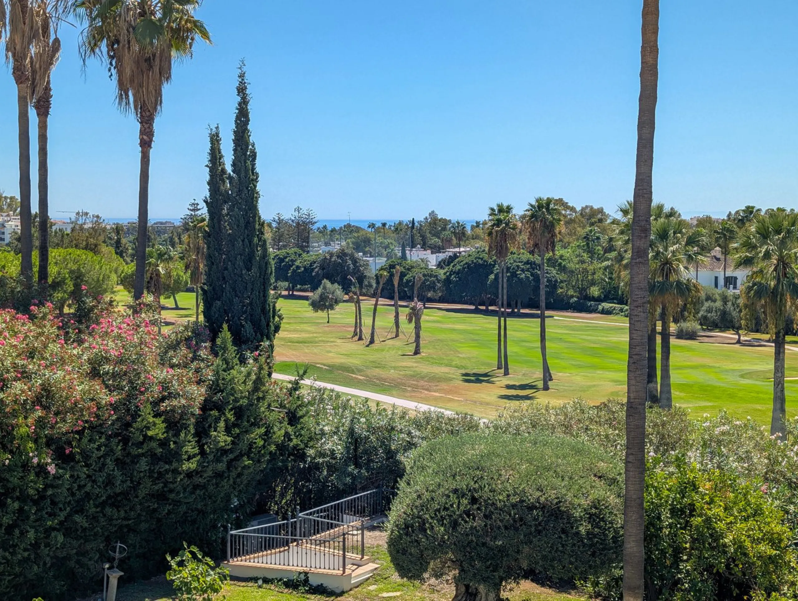 Frontline Golf Villa for Sale in Nueva Andalucía – Los Naranjos