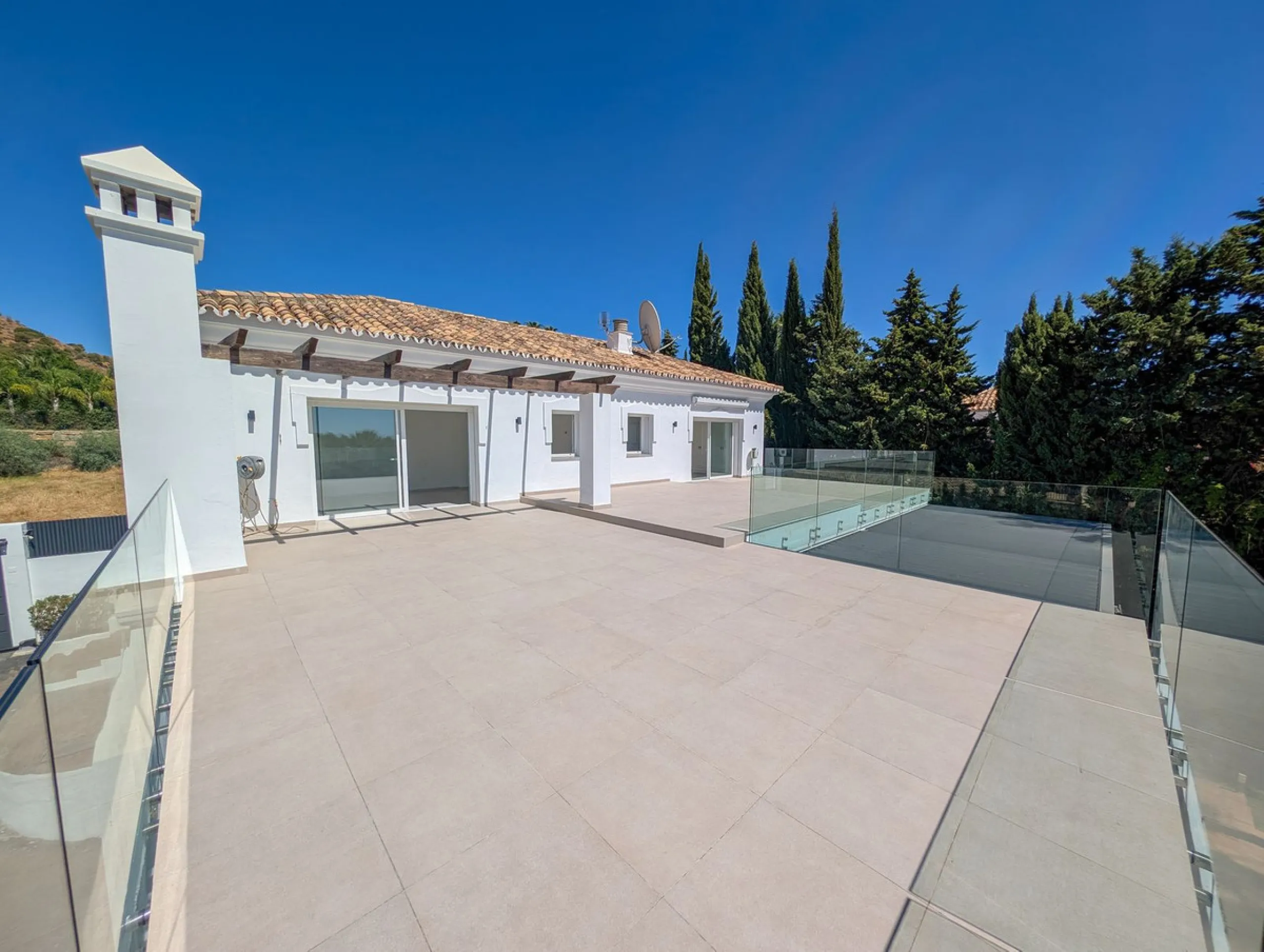 Frontline Golf Villa for Sale in Nueva Andalucía – Los Naranjos