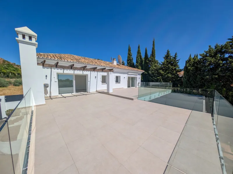 Frontline Golf Villa for Sale in Nueva Andalucía – Los Naranjos