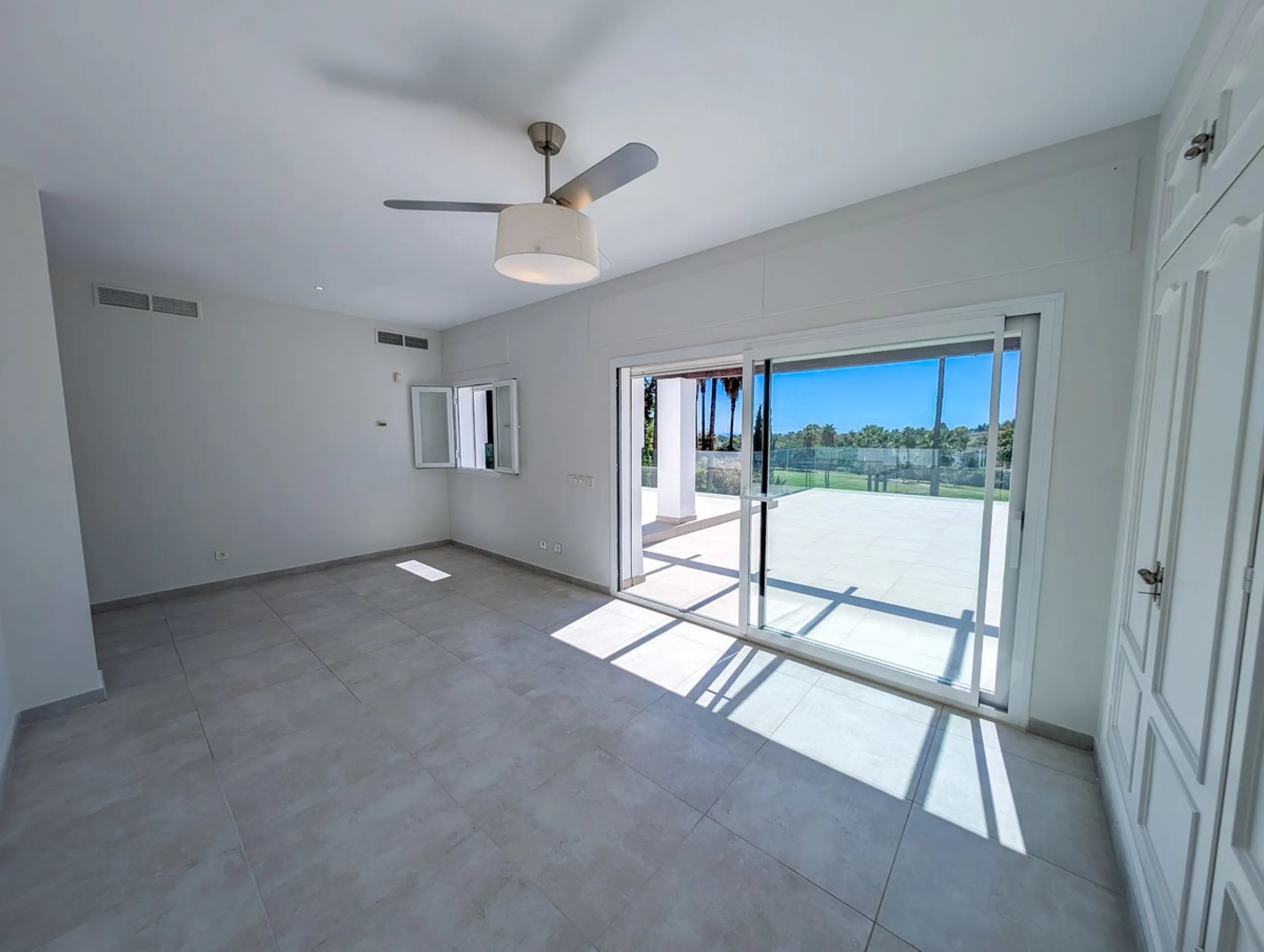 Frontline Golf Villa for Sale in Nueva Andalucía – Los Naranjos