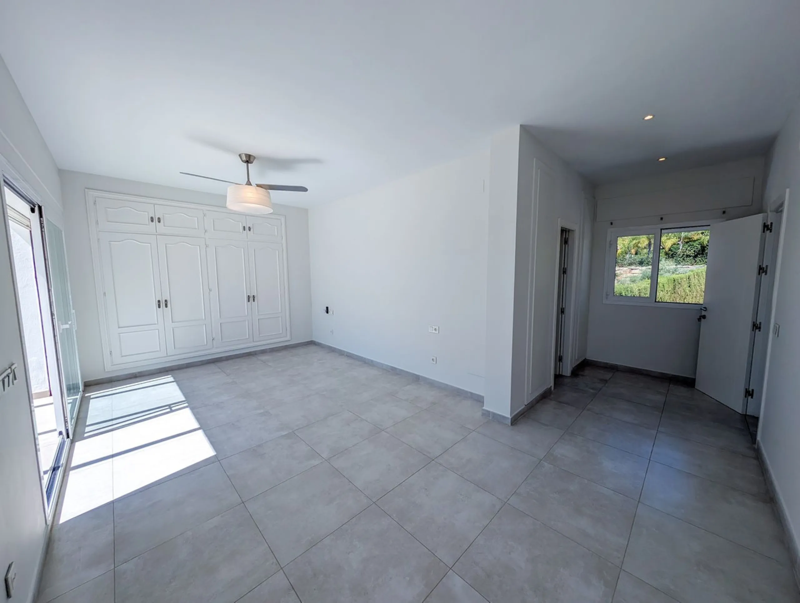 Frontline Golf Villa for Sale in Nueva Andalucía – Los Naranjos