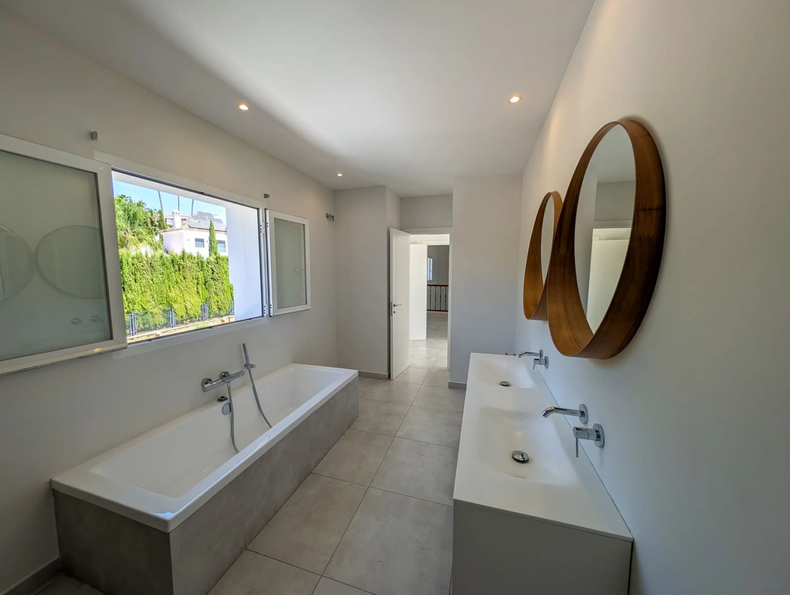 Frontline Golf Villa for Sale in Nueva Andalucía – Los Naranjos