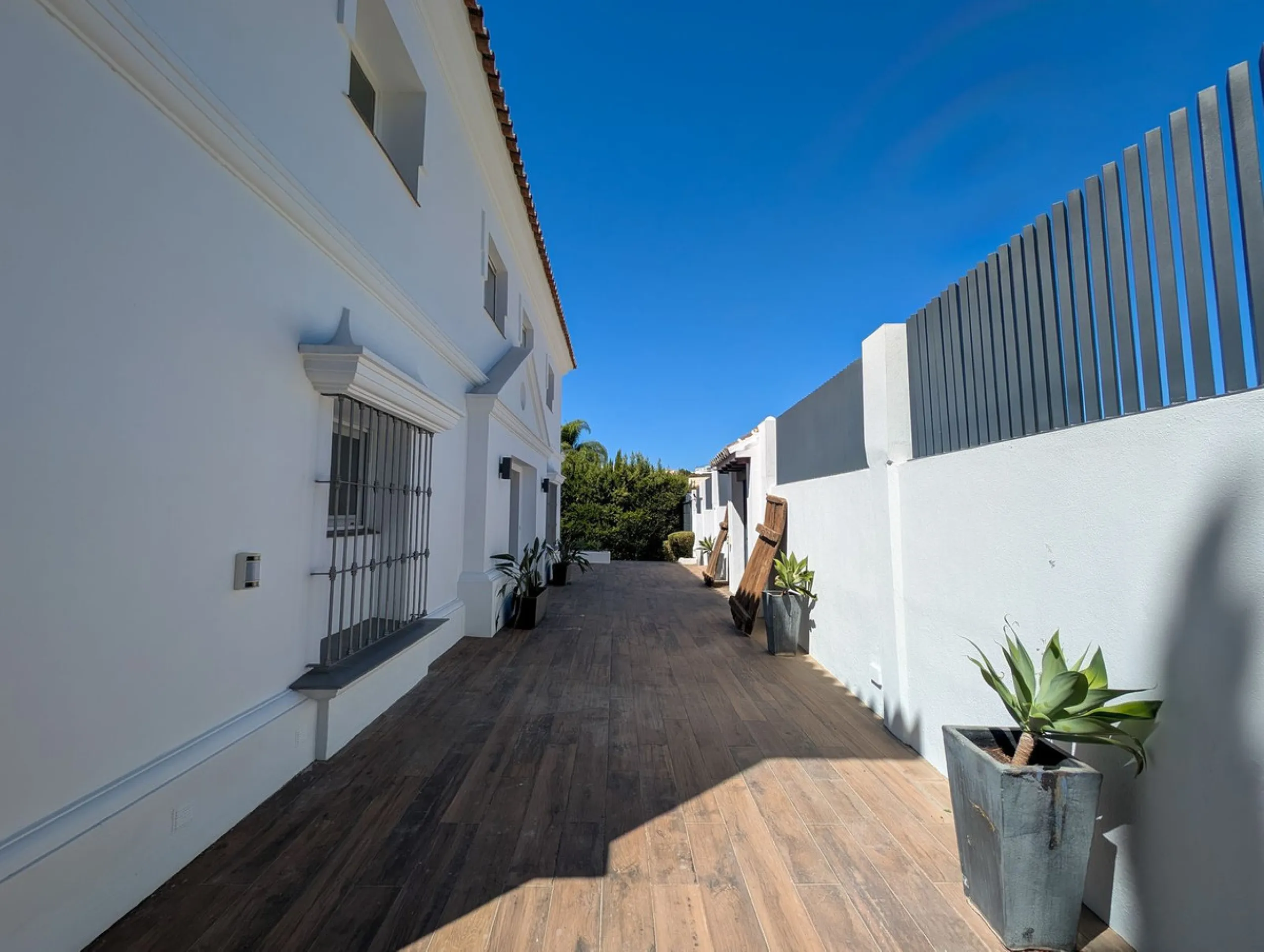 Frontline Golf Villa for Sale in Nueva Andalucía – Los Naranjos